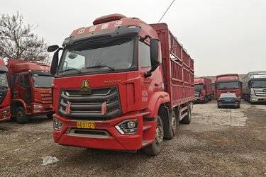 二手中国重汽 豪沃N5G中卡 250马力 4X2 6.75米仓栅式载货车(国六) 前四后四 曼二手载货车 黄牌