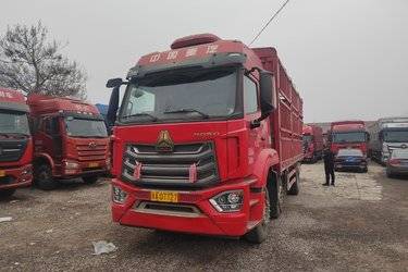 二手中国重汽 豪沃NX中卡 250马力 4X2 6.7米仓栅式载货车(国六) 前四后四 曼二手载货车 黄牌