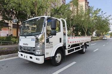 二手庆铃 五十铃M100 120马力 4.13米单排栏板轻卡(国六) 单桥 庆铃五十铃二手载货车 蓝牌