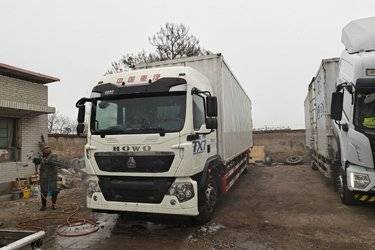 二手中国重汽 HOWO TX 245马力 4X2 9.6米厢式载货车(国六) 单桥 潍柴二手载货车 黄牌