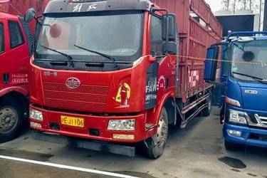 一汽解放 J6L中卡 180马力 6.8米仓栅式载货车(一汽8挡)(国五) 单桥 大柴二手载货车 黄牌 一汽解放 J6L中卡 180马力 6.8米仓栅式载货车(一汽8挡)(国五) 单桥 大柴二手载货车 黄牌