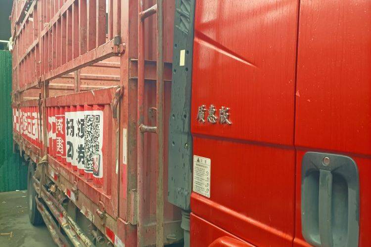 二手一汽解放 180马力 载货车