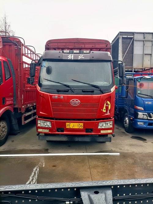 一汽解放 180马力 载货车