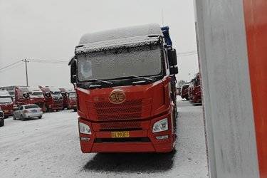 二手青岛解放 JH6重卡 领航版2.0 290马力 6X2 9.5米仓栅式载货车(国六) 前四后四 锡柴二手载货车 黄牌