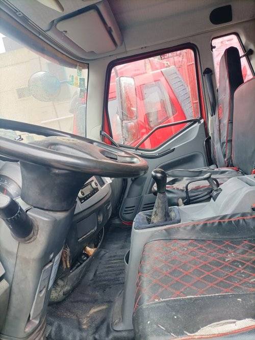 一汽解放 180马力 载货车
