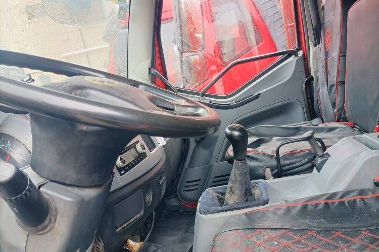 二手一汽解放 180马力 载货车