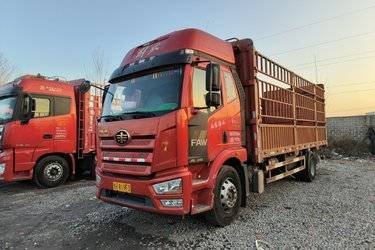 二手一汽解放 J6L中卡 240马力 6X2 6.8米仓栅式载货车(国五) 前四后四 锡柴二手载货车 黄牌