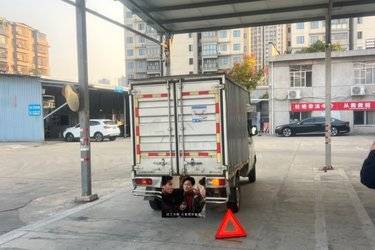 二手五菱 荣光小卡 1.2L 82马力 汽油 2.59米单排厢式微卡(国五) 单桥 上汽通用五菱二手载货车 蓝牌