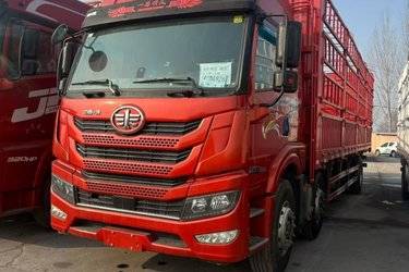 二手青岛解放 悍V重卡 260马力 6X2 7.7米仓栅式载货车(国五) 前四后四 锡柴二手载货车 黄牌