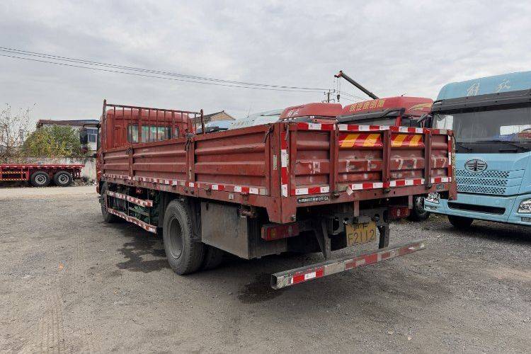 二手东风商用车 180马力 载货车