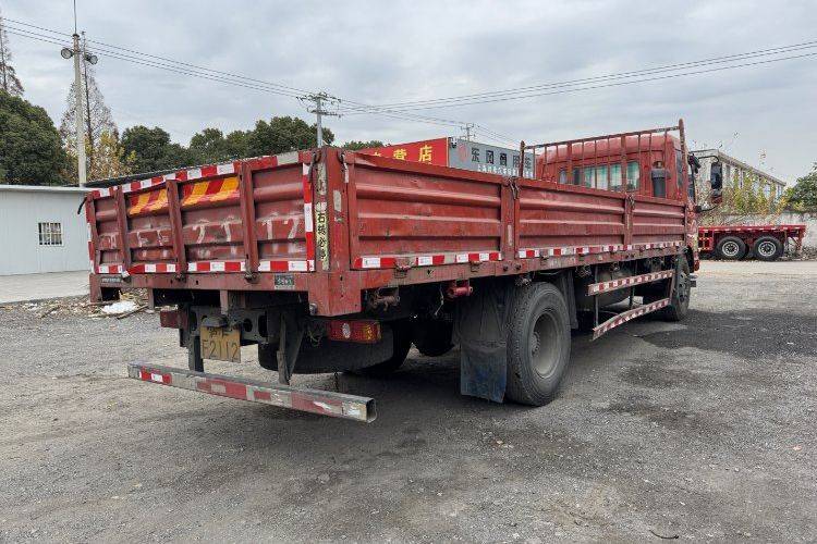 二手东风商用车 180马力 载货车