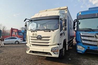 二手青岛解放 JK6中卡 220马力 4X2 7.75米厢式载货车(国六) 单桥 锡柴二手载货车 黄牌