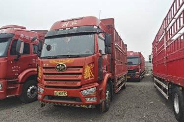 二手一汽解放 J6L中卡 尊享版 260马力 4X2 6.8米厢式载货车(国六) 单桥 锡柴二手载货车 黄牌