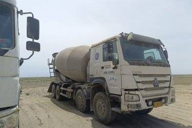 二手中国重汽 HOWO重卡 380马力 8X4 5.7方搅拌车(12档)(国五) 前四后八 潍柴二手搅拌车