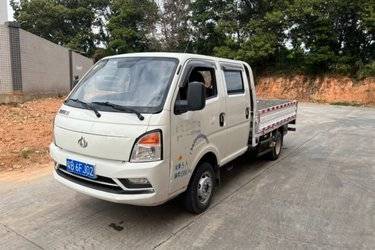 二手长安跨越者D5 PLUS 舒适版 2L 116马力 3.035米双排厢式微卡(国六) 单桥 东安二手载货车 蓝牌