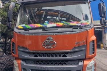 二手东风柳汽 乘龙H5中卡 220马力 4X2 9.8米厢式载货车(国五) 单桥 东风康明斯二手载货车 黄牌