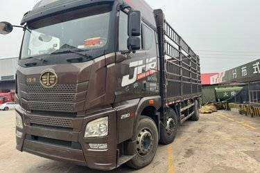 二手青岛解放 JH6重卡 290马力 6X2 7.6米仓栅式载货车(国五) 前四后四 锡柴二手载货车 黄牌