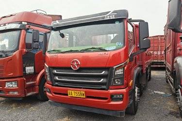 二手大运 祥龙 230马力 6X2 6.8米排半栏板载货车(国六) 前四后四 云内动力二手载货车 黄牌