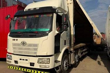 二手一汽解放 J6L中卡 240马力 6X2 9.62米翼开启厢式载货车(国五) 前四后四 锡柴二手载货车 黄牌