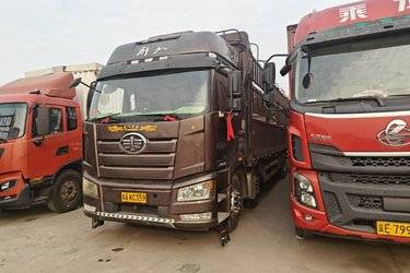 二手一汽解放 新J6P重卡 280马力 6X2 9.4米仓栅式载货车(国五) 前四后四 锡柴二手载货车 黄牌