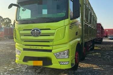 一汽解放 J7重卡 460马力 8X4 9.4米仓栅式载货车(国六) 前四后八 锡柴二手载货车 黄牌