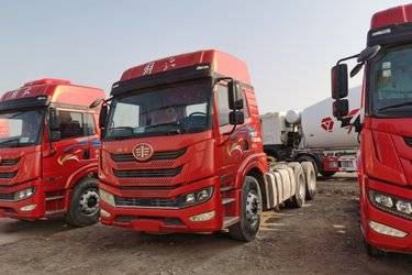 青岛解放 悍V重卡 2.0版 430马力 6X4牵引车(国五) 双驱 潍柴二手牵引车 黄牌