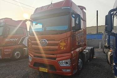 二手一汽解放 J7重卡 560马力 6X4 AMT自动挡牵引车(带液缓)(国六) 双驱 锡柴二手牵引车 黄牌图片