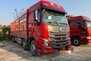 二手东风柳汽 乘龙H7重卡 330马力 6X2 9.7米仓栅式载货车(国五) 前四后四 玉柴二手载货车 黄牌