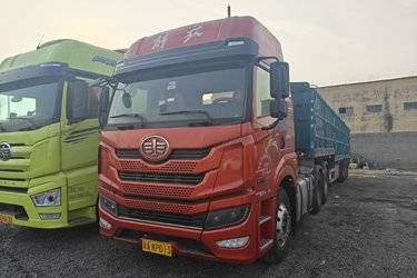 二手青岛解放 悍VH 460马力 6X4 牵引车(国六) 双驱 潍柴二手牵引车 黄牌