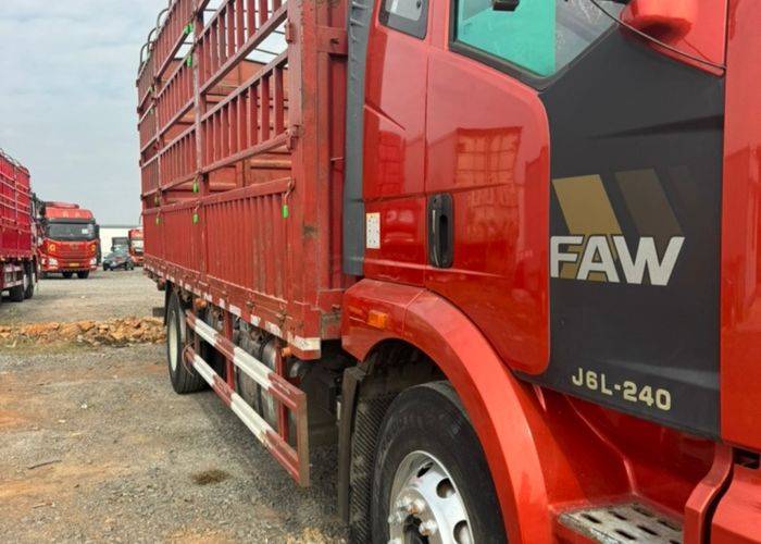 二手一汽解放 240马力 载货车