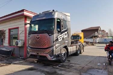 二手福田 欧曼银河 北方版 660马力 6X4 AMT自动档牵引车(国六) 双驱 福田康明斯二手牵引车 黄牌