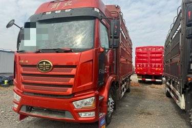 二手一汽解放 J6L中卡 2019款 240马力 6X2 6.8米仓栅式载货车(国五) 前四后四 锡柴二手载货车 黄牌