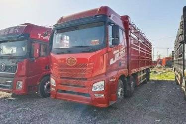 二手青岛解放 JH6重卡 领航版2.0 290马力 6X2 7.7米仓栅式载货车(国六) 前四后四 锡柴二手载货车 黄牌