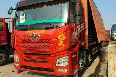 二手青岛解放 JH6重卡 卓越版2.0 290马力 6X2 9.5米厢式载货车(国五) 前四后四 锡柴二手载货车 黄牌