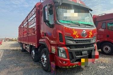 二手东风柳汽 乘龙H5中卡 290马力 8X2 9.6米仓栅式载货车(国五) 前四后六 玉柴二手载货车 黄牌