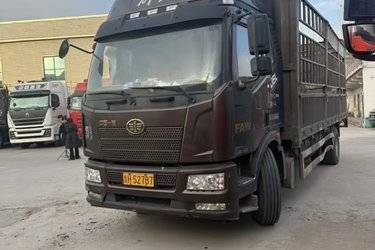 二手一汽解放 J6L中卡 2019款 240马力 6X2 6.8米仓栅式载货车(国五) 前四后四 大柴二手载货车 黄牌