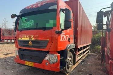 二手中国重汽 HOWO TX 290马力 4X2 9.6米厢式载货车(国六) 单桥 中国重汽二手载货车 黄牌
