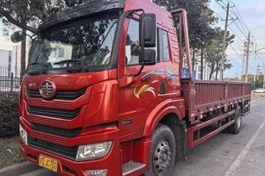 二手青岛解放 龙V中卡 180马力 4X2 6.7米栏板载货车底盘(升级版)(国五) 单桥 一汽解放二手载货车 黄牌