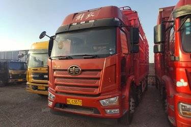 二手一汽解放 J6L重卡 260马力 6X2 7.7米仓栅式载货车(国六) 前四后四 锡柴二手载货车 黄牌