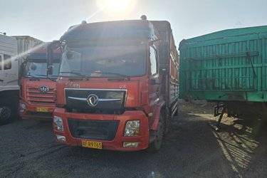 二手东风新疆 畅行 270马力 6X2 9.6米仓栅式载货车(国五) 前四后四 东风康明斯二手载货车 黄牌