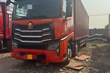 二手中国重汽 HOWO MAX 350马力 6X2 9.6米厢式载货车(国六)(9挡)(国六) 前四后四 中国重汽二手载货车 黄牌
