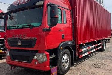 二手中国重汽 HOWO TX重卡 280马力 4X2 9.6米厢式载货车(国五) 单桥 中国重汽二手载货车 黄牌