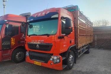 二手中国重汽 HOWO TX重卡 240马力 4X2 6.8米仓栅式载货车(国五) 单桥 曼二手载货车 黄牌