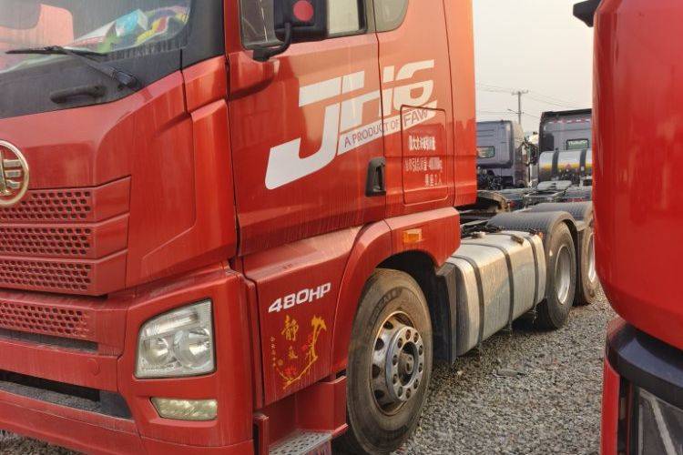 二手青岛解放 480马力 牵引车