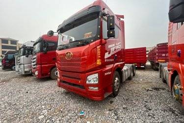 青岛解放 JH6重卡 550马力 6X4牵引车(国五) 双驱 潍柴二手牵引车 黄牌