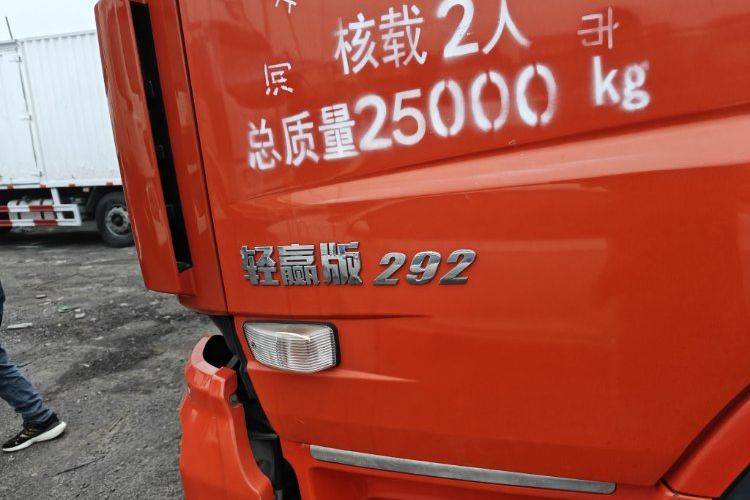 二手东风商用车 292马力 载货车