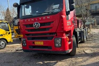 二手上汽红岩 杰狮C500重卡 390马力 6X4 牵引车(国五) 双驱 上柴二手牵引车 黄牌图片