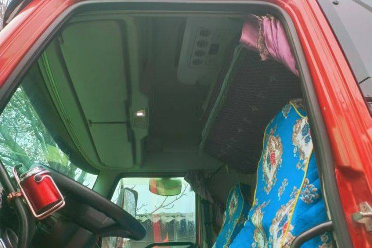 二手一汽解放 240马力 载货车