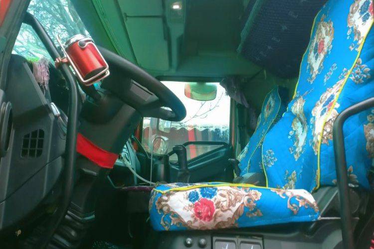 二手一汽解放 240马力 载货车