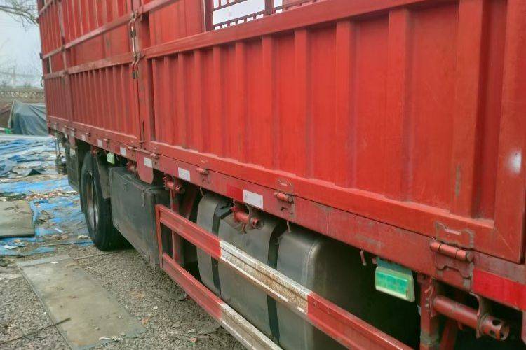 二手一汽解放 240马力 载货车